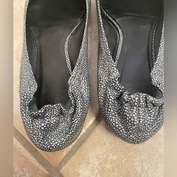 Tory Burch Reva flags in gray stingray leather - Picture 3 of 5